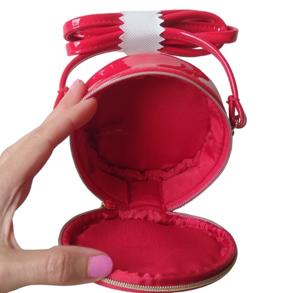 NWOT MARC JACOBS Mini 4" Red Patent Leather Crossbody Round Circle Canteen Bag - Picture 4 of 8
